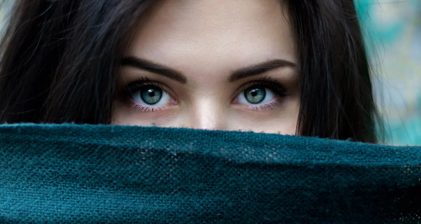 Nahaufnahme strahlender Augen nach Smooth-Eye-Behandlung